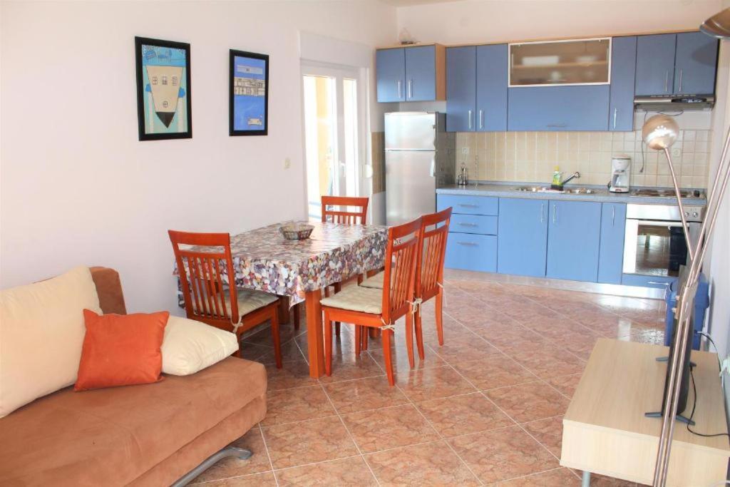 Apartment Visum Примоштен Экстерьер фото