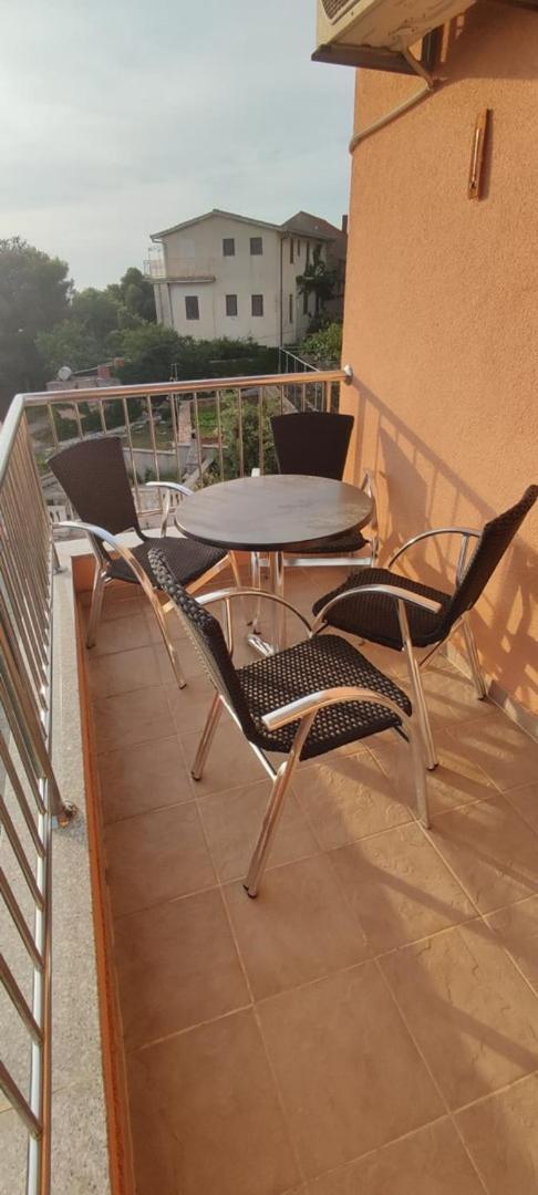 Apartment Visum Примоштен Экстерьер фото